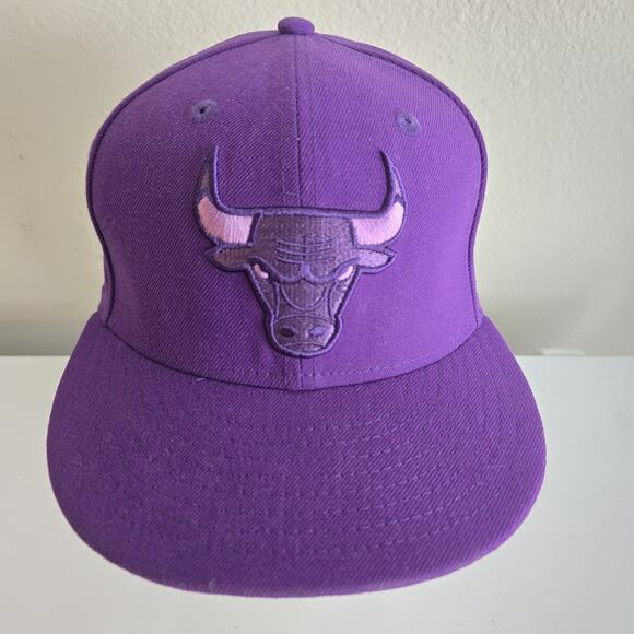 New Era 59FIFTY NBA Chicago Bulls All Purple Fitted Hat‎ Size 7 - Picture 1 of 7